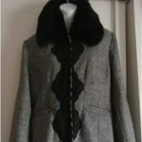 Wool Trench Coat rabbit fur collar.